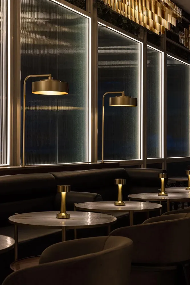 Cocktail lounge