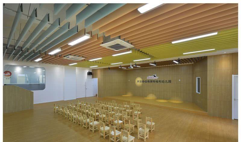 崔静操刀，华侨城香天下餐厅演绎川西建筑与现代工业风