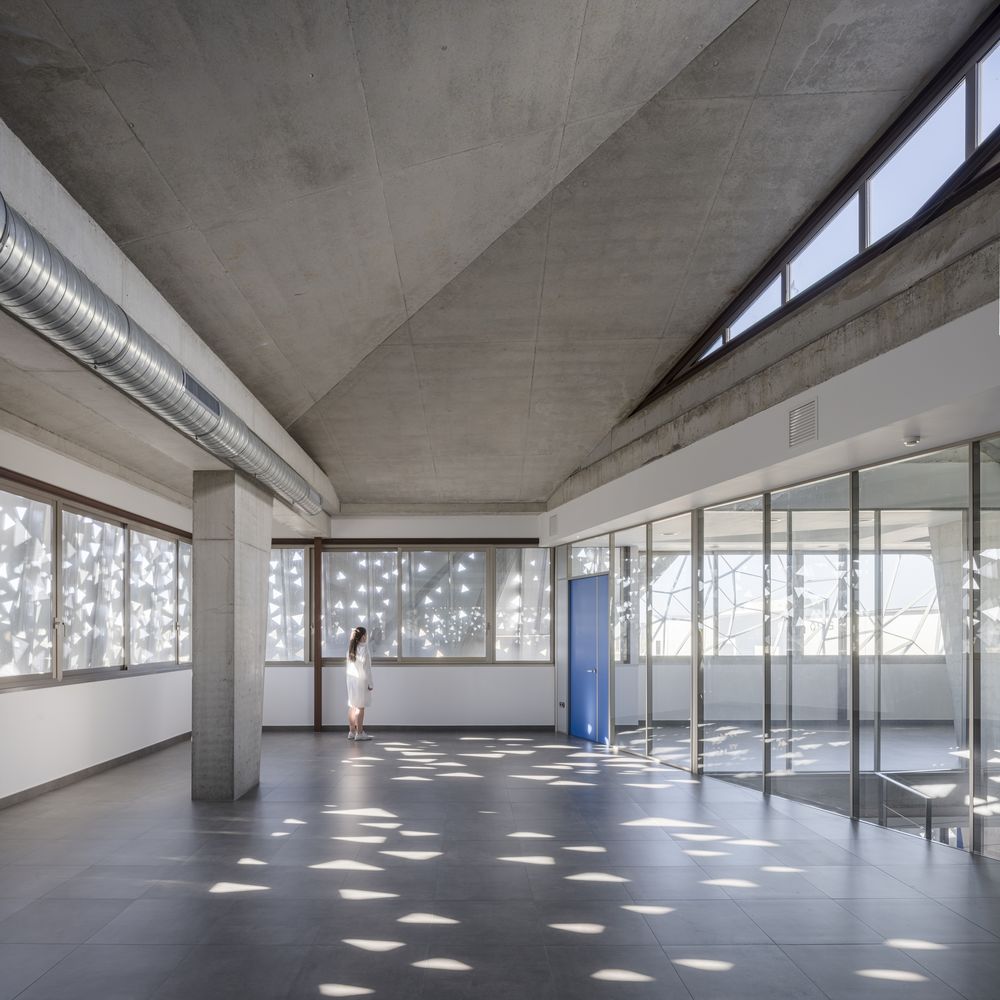 Microbiological Chemical Laboratory / PENELAS ARCHITECTS