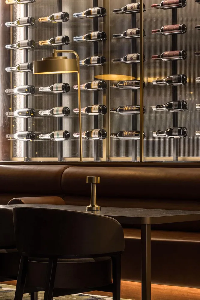 Cocktail lounge