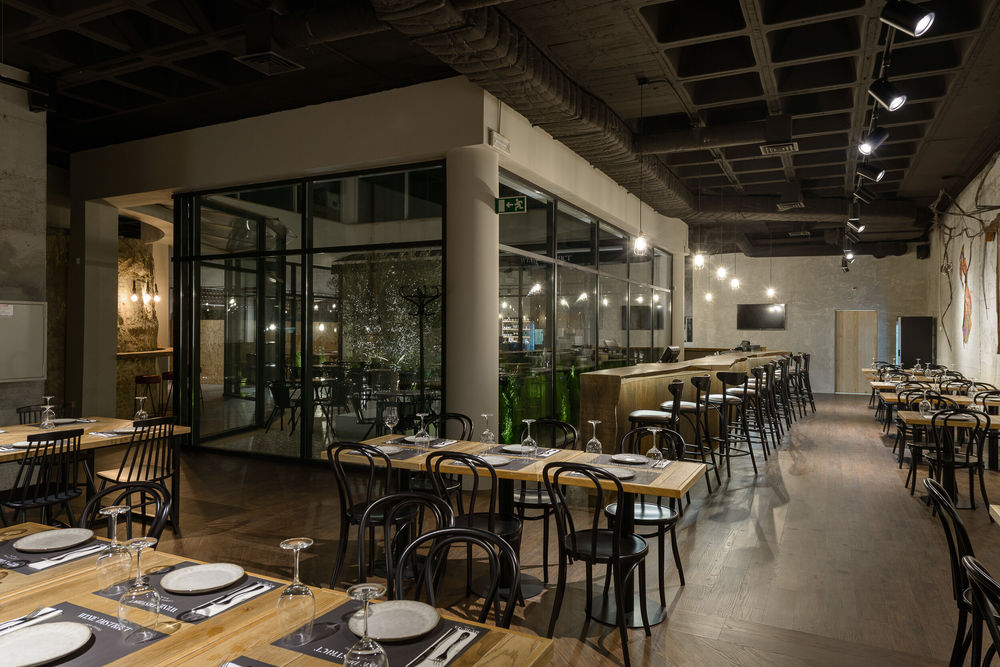 葡萄牙里斯本 Wine District 酒吧 | 工业风中的艺术与自然
