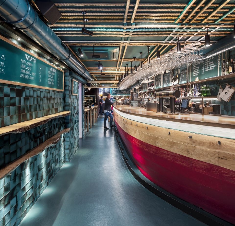 海港风情，TXALUPA GASTROLEKU 餐厅酒吧