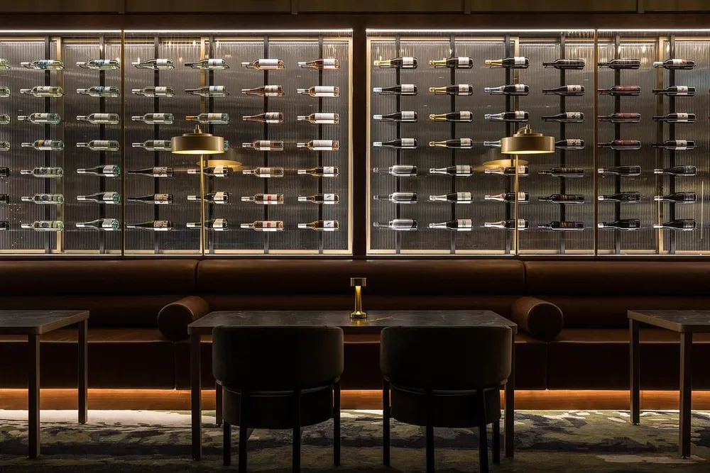 Cocktail lounge