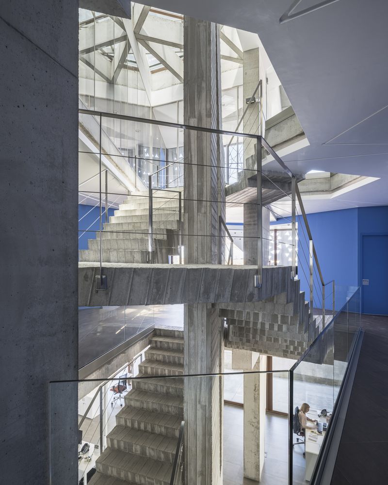 Microbiological Chemical Laboratory / PENELAS ARCHITECTS