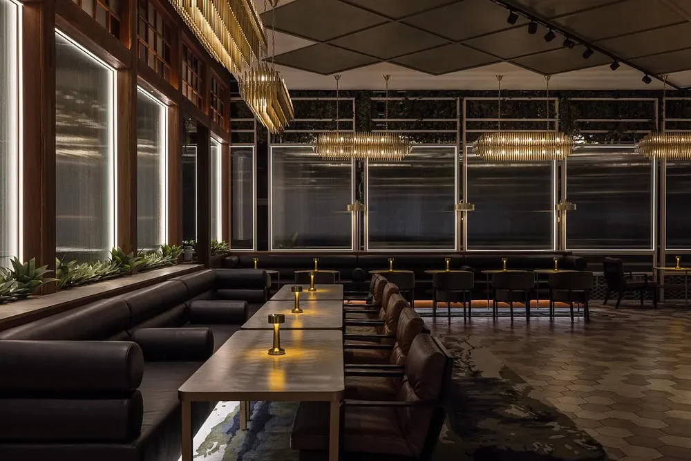 Cocktail lounge