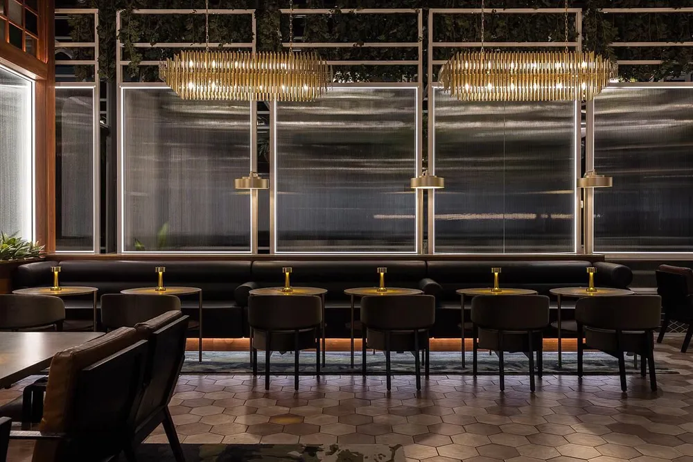 Cocktail lounge