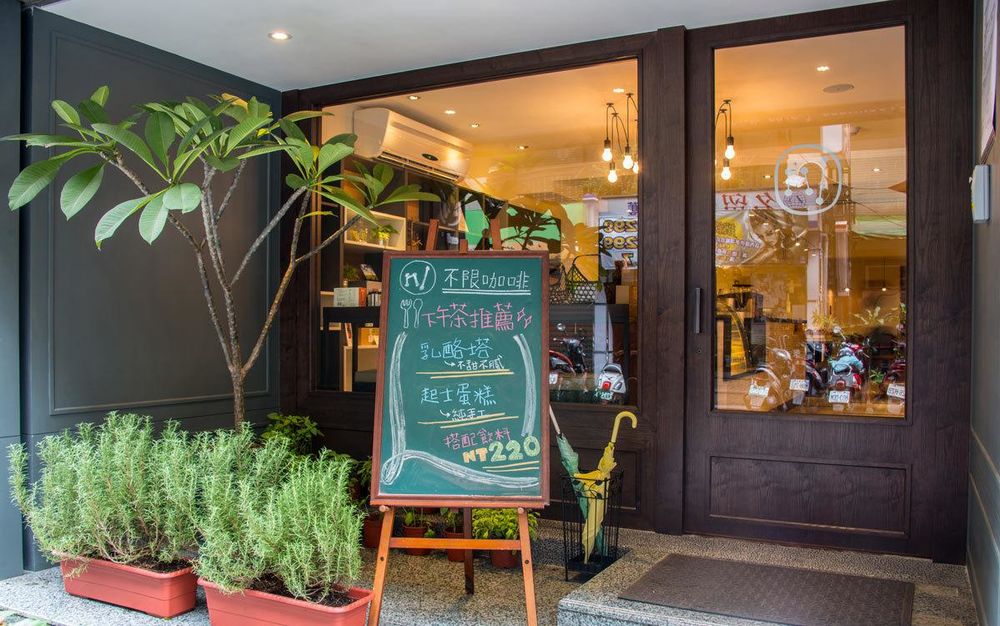 曾琬婷打造英伦风咖啡店，融入工业休闲元素