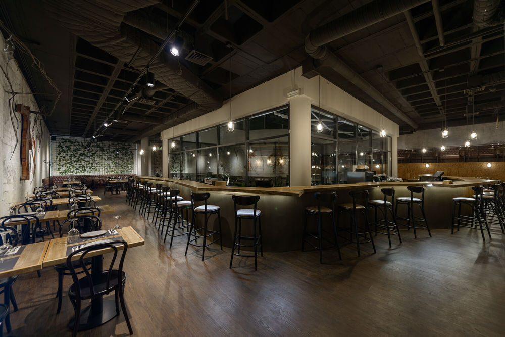 葡萄牙里斯本 Wine District 酒吧 | 工业风中的艺术与自然