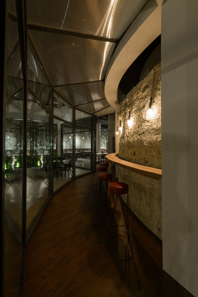 葡萄牙里斯本 Wine District 酒吧 | 工业风中的艺术与自然