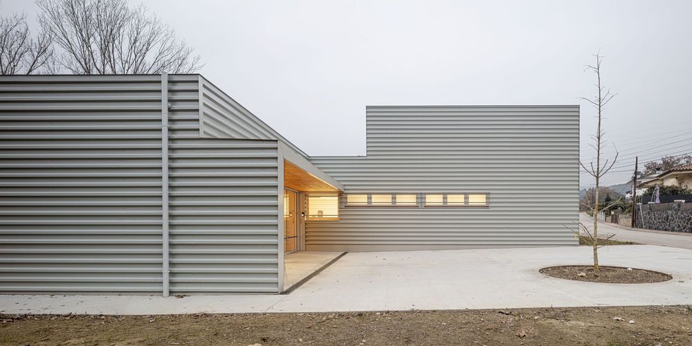 Riells i Viabrea Health Center / Comas-Pont arquitectes