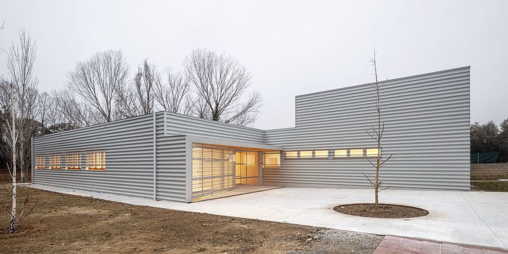 Riells i Viabrea Health Center / Comas-Pont arquitectes