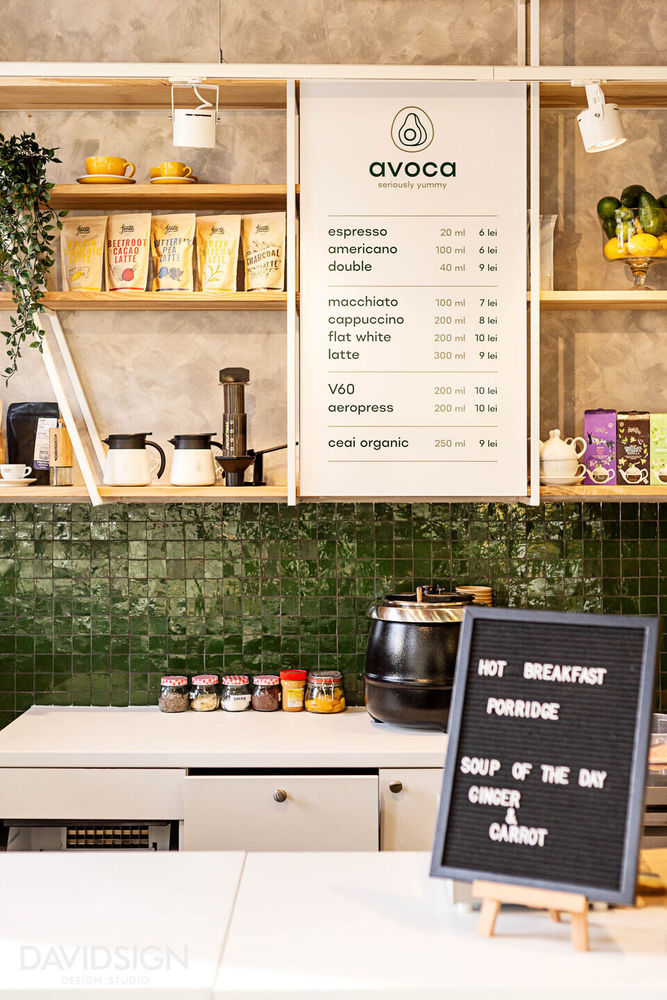 罗马尼亚 Oradea 的 Avoca Café，用绿色打造清新温馨的餐厅空间