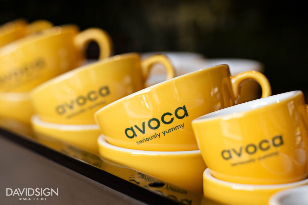 罗马尼亚 Oradea 的 Avoca Café，用绿色打造清新温馨的餐厅空间