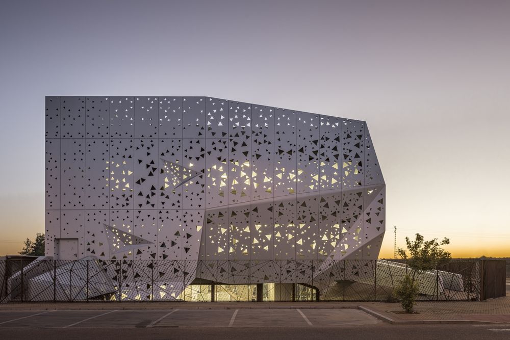 Microbiological Chemical Laboratory / PENELAS ARCHITECTS