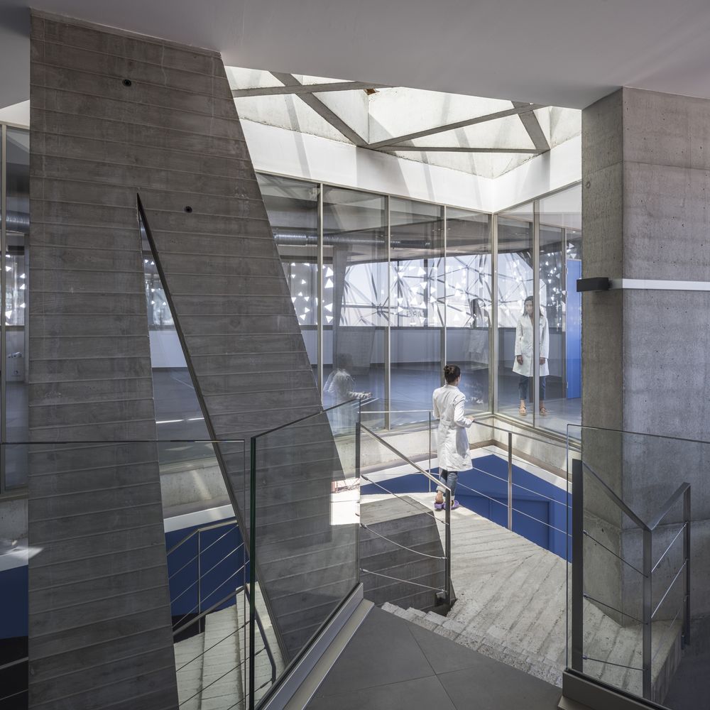 Microbiological Chemical Laboratory / PENELAS ARCHITECTS