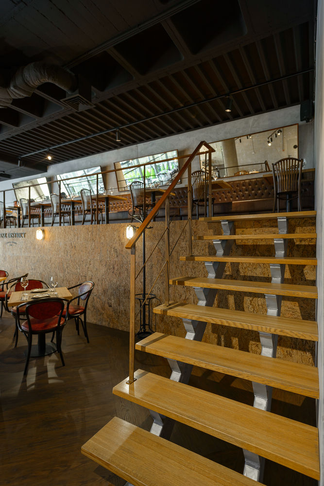 葡萄牙里斯本 Wine District 酒吧 | 工业风中的艺术与自然