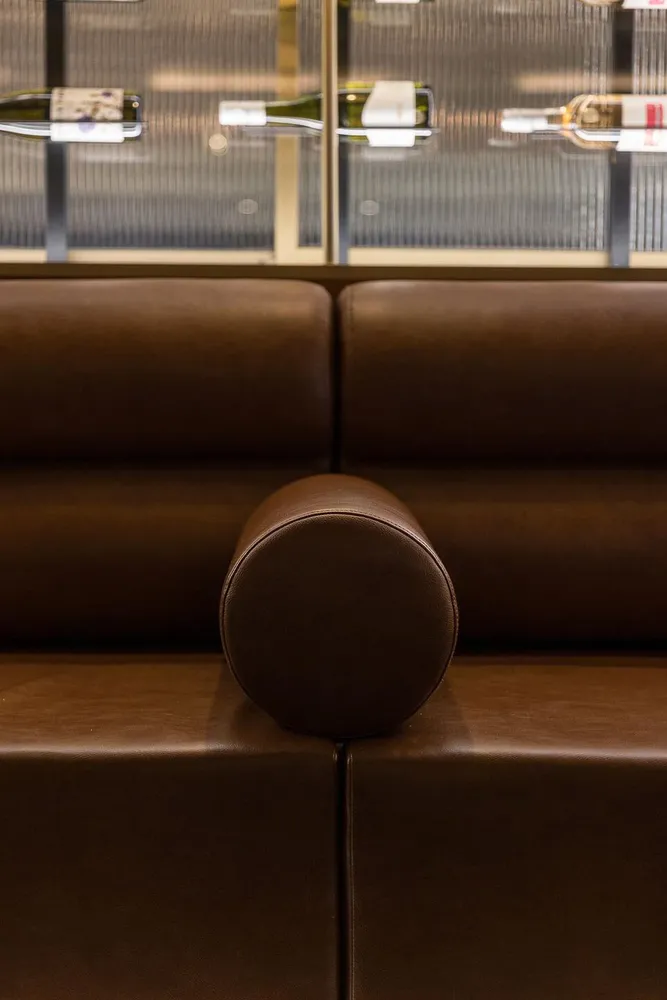 Cocktail lounge