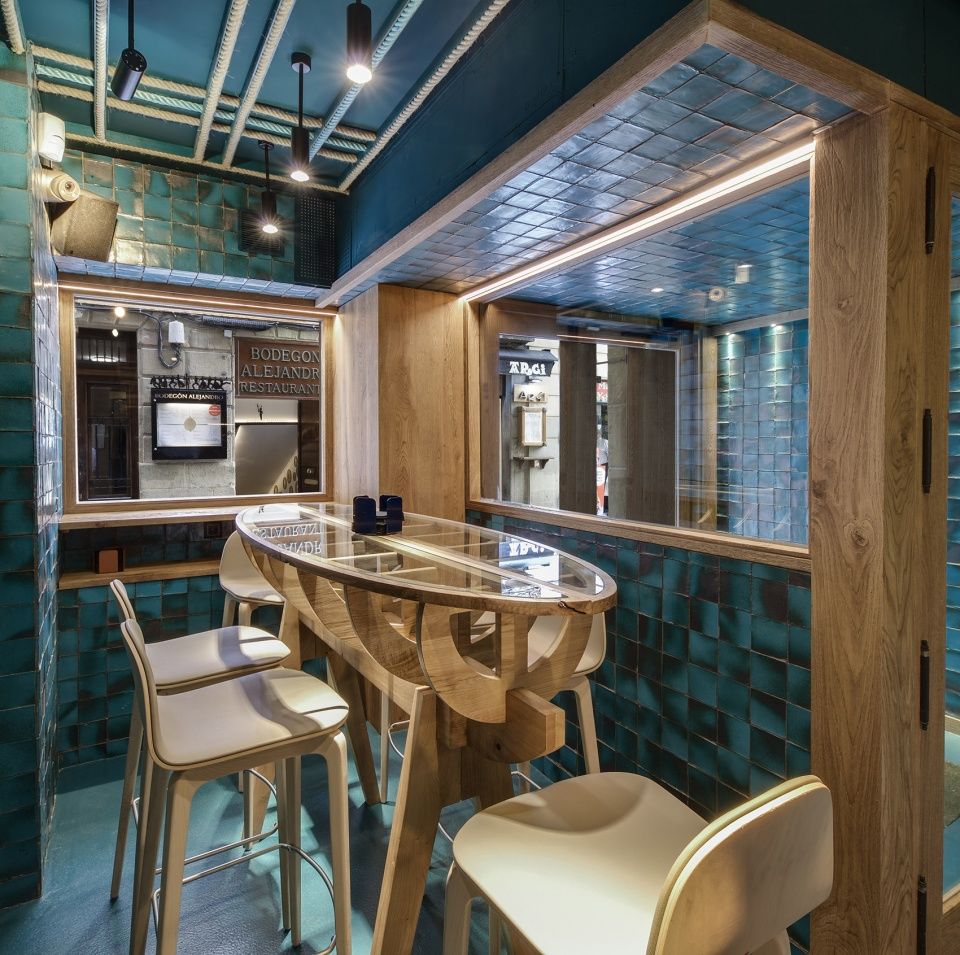 海港风情，TXALUPA GASTROLEKU 餐厅酒吧