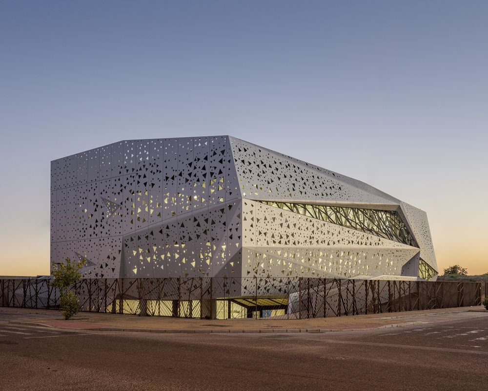 Microbiological Chemical Laboratory / PENELAS ARCHITECTS