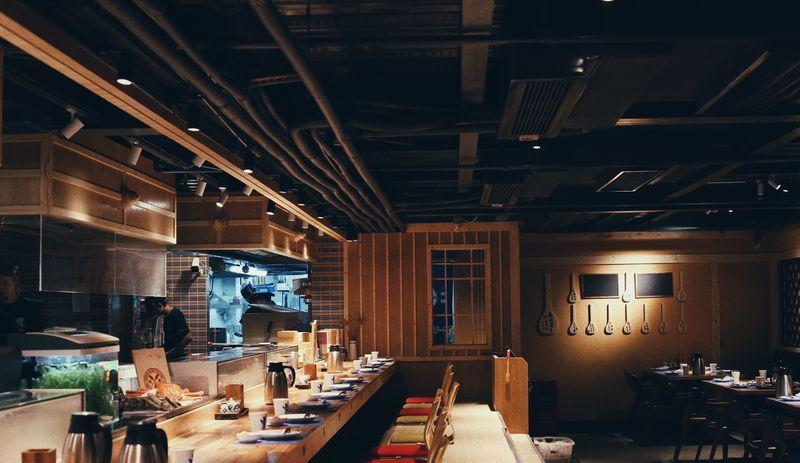 明堂炉端烧容桂店——现代日式风格的人与自然融合