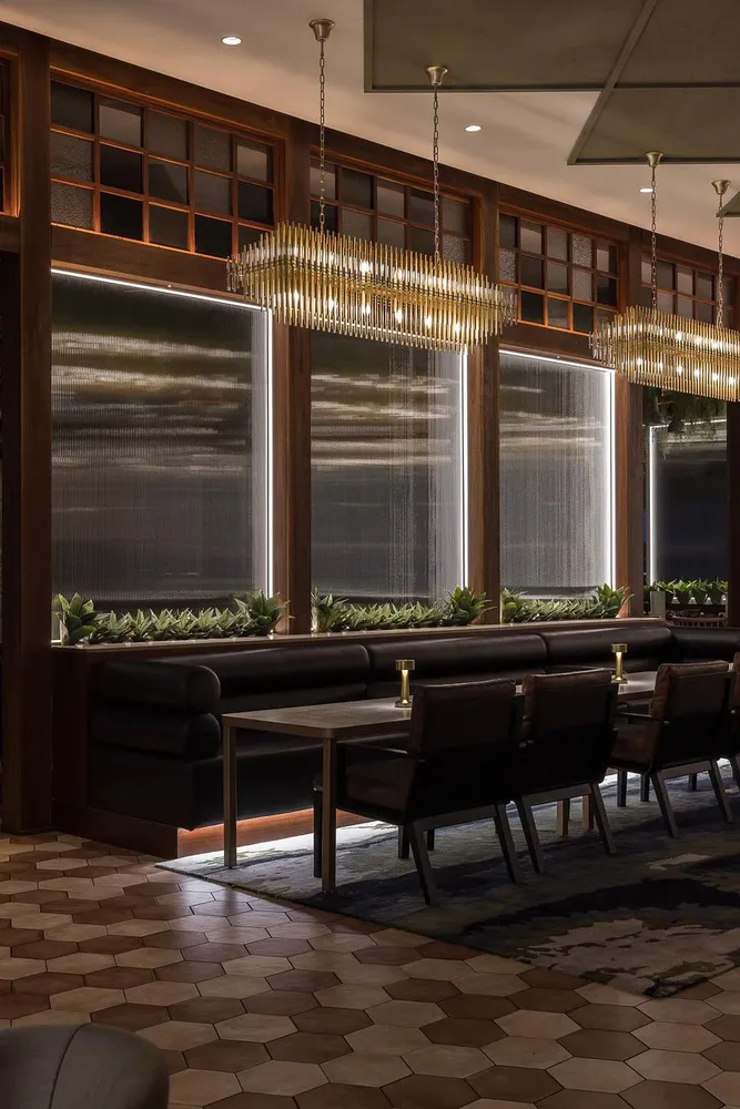 Cocktail lounge