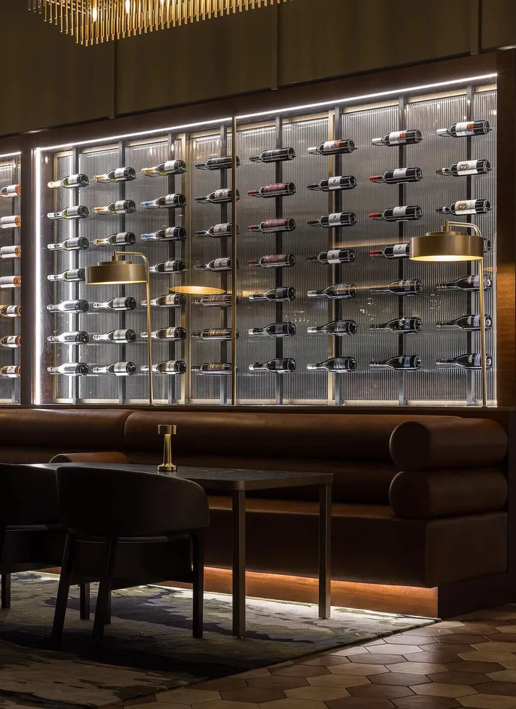 Cocktail lounge