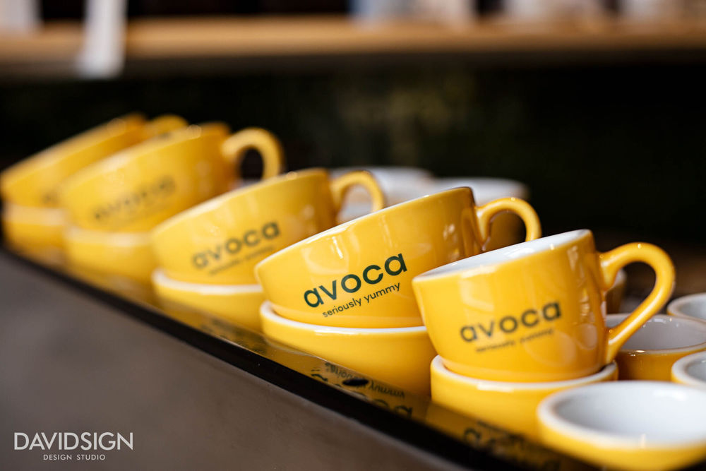 罗马尼亚 Oradea 的 Avoca Café，用绿色打造清新温馨的餐厅空间