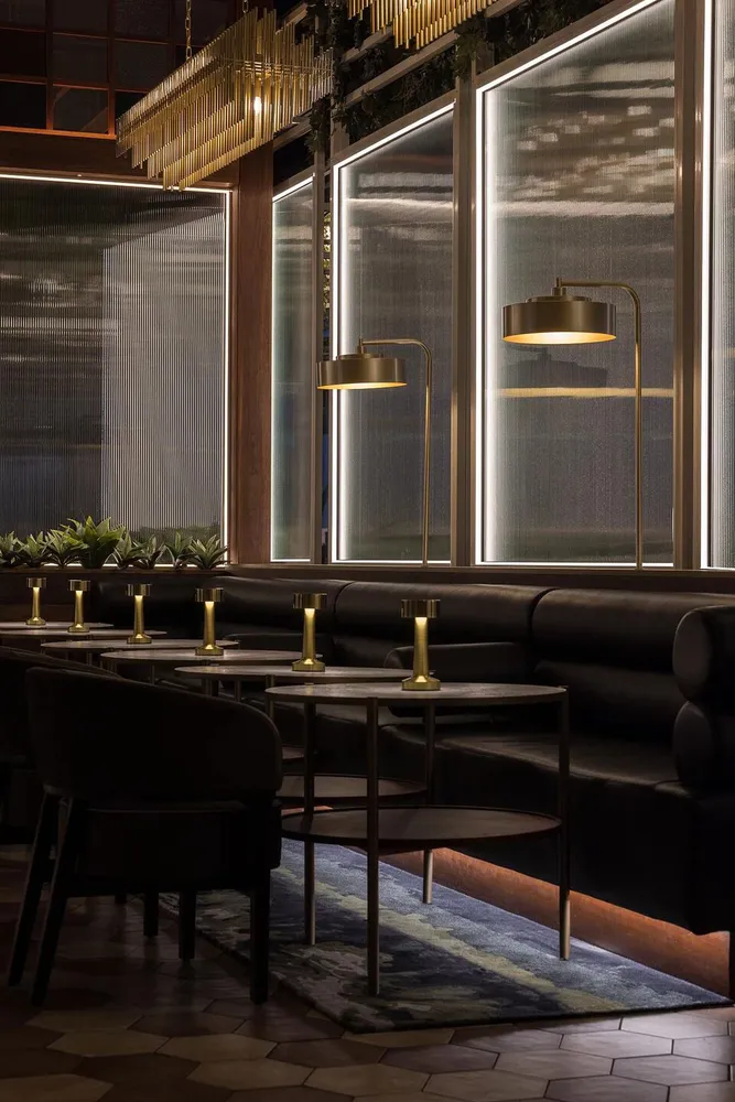 Cocktail lounge