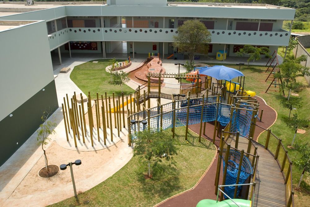 巴西 Escola Four C | 多功能教育空间设计典范