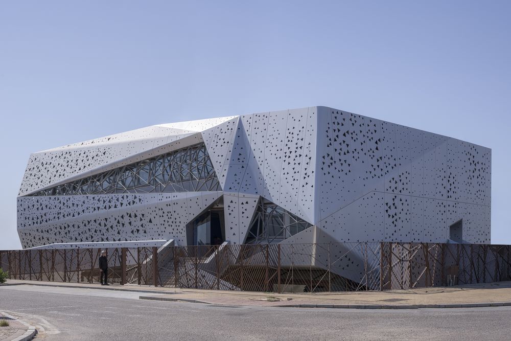 Microbiological Chemical Laboratory / PENELAS ARCHITECTS