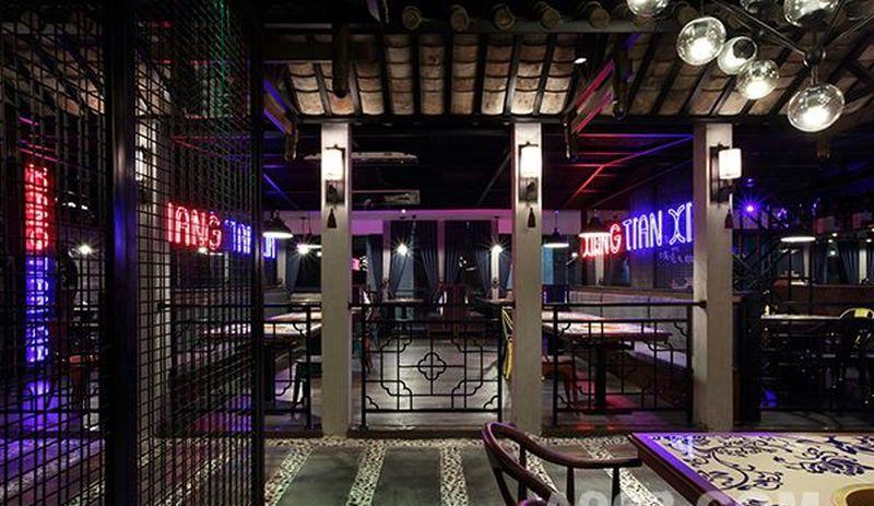 崔静操刀，华侨城香天下餐厅演绎川西建筑与现代工业风