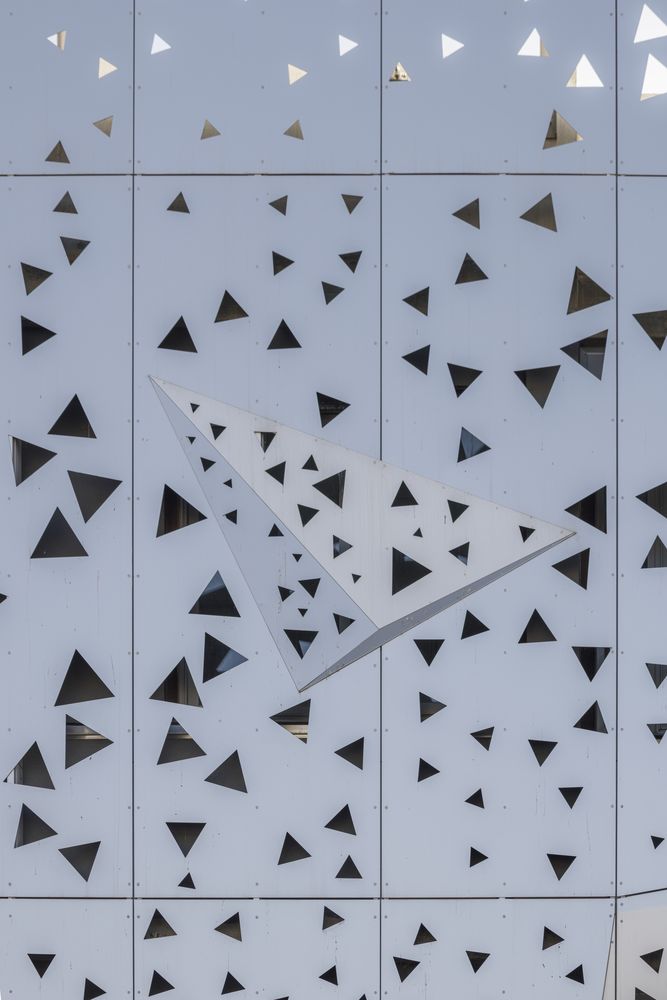 Microbiological Chemical Laboratory / PENELAS ARCHITECTS