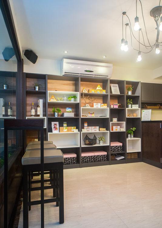 曾琬婷打造英伦风咖啡店，融入工业休闲元素