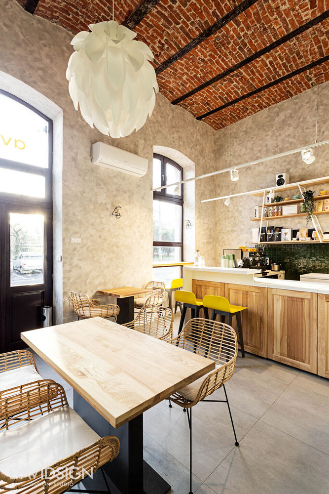 罗马尼亚 Oradea 的 Avoca Café，用绿色打造清新温馨的餐厅空间