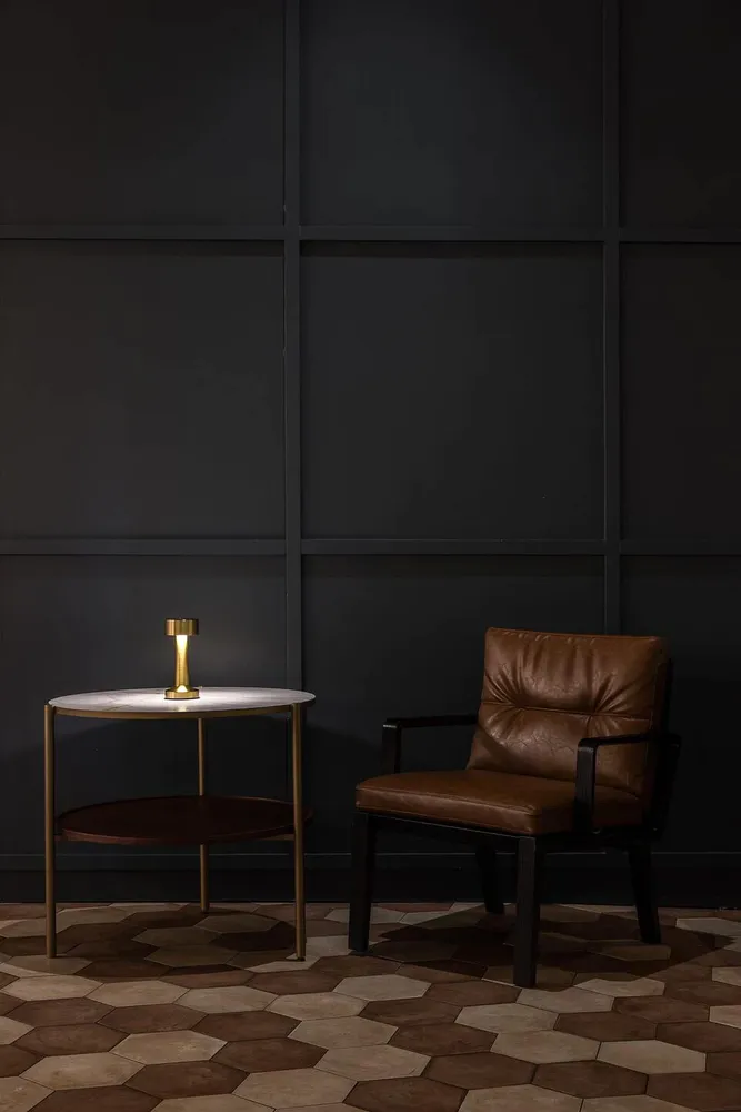 Cocktail lounge
