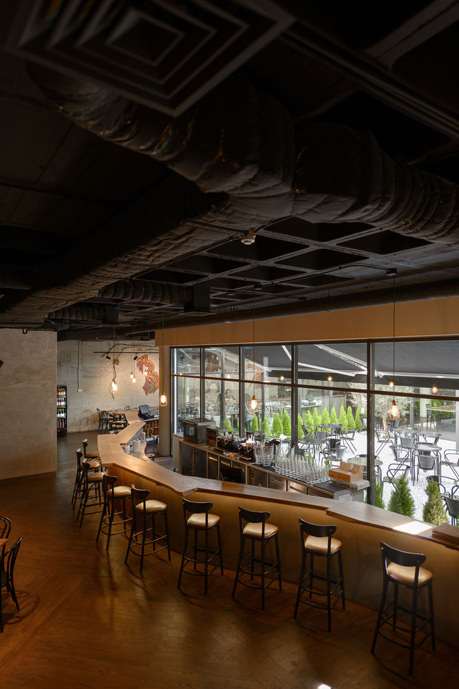 葡萄牙里斯本 Wine District 酒吧 | 工业风中的艺术与自然