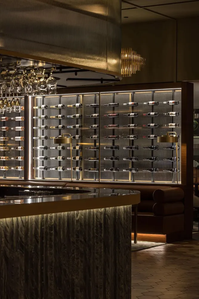 Cocktail lounge