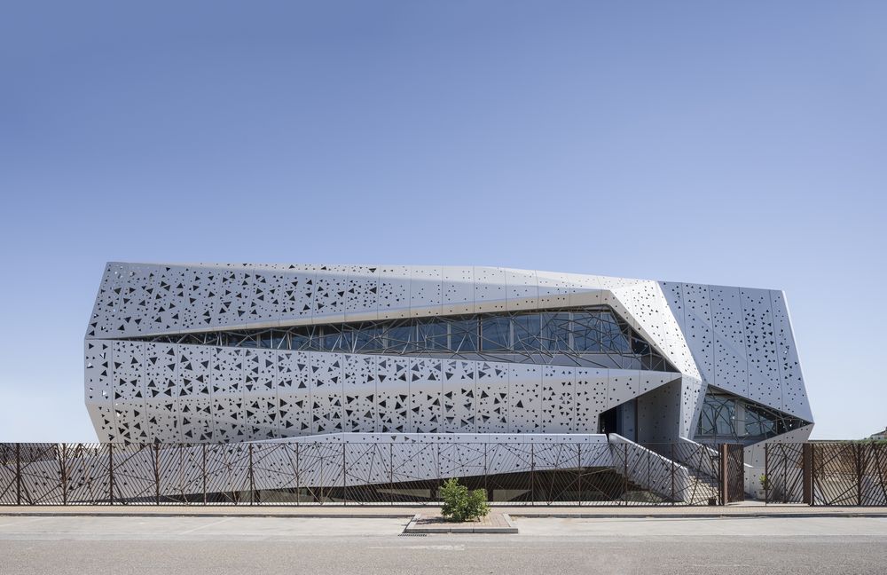 Microbiological Chemical Laboratory / PENELAS ARCHITECTS