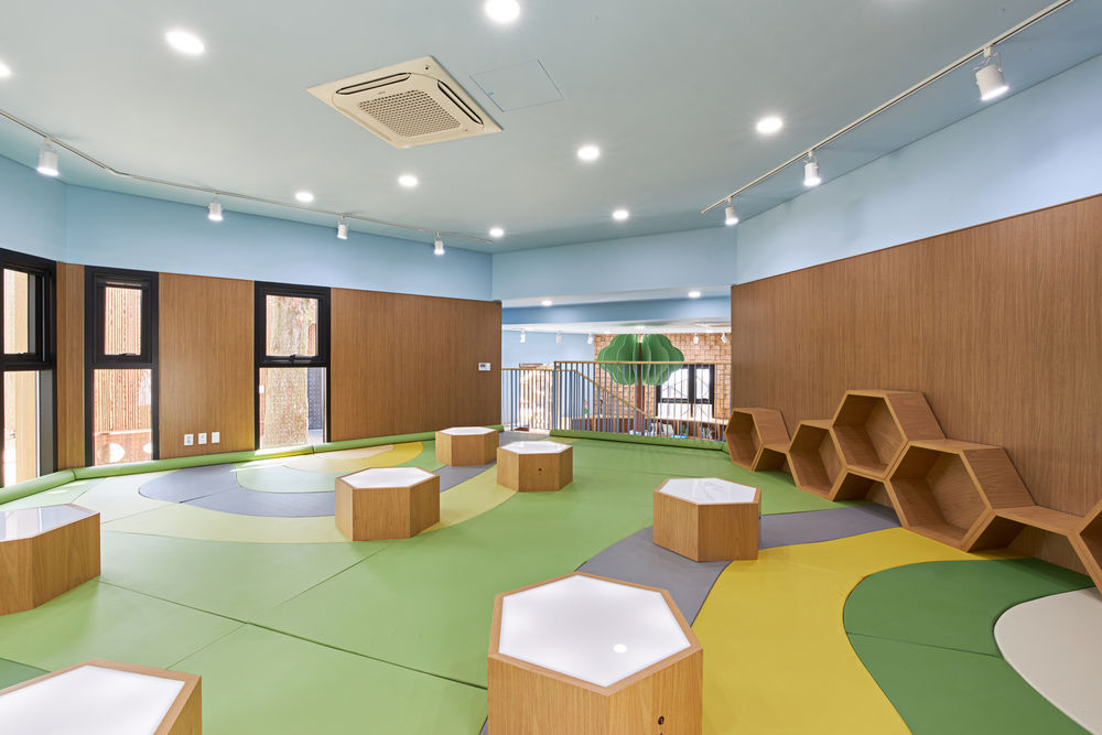 Korea National Arboretum Children's Forest School / GEEUMPLUS