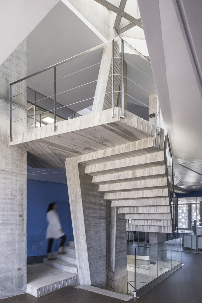 Microbiological Chemical Laboratory / PENELAS ARCHITECTS