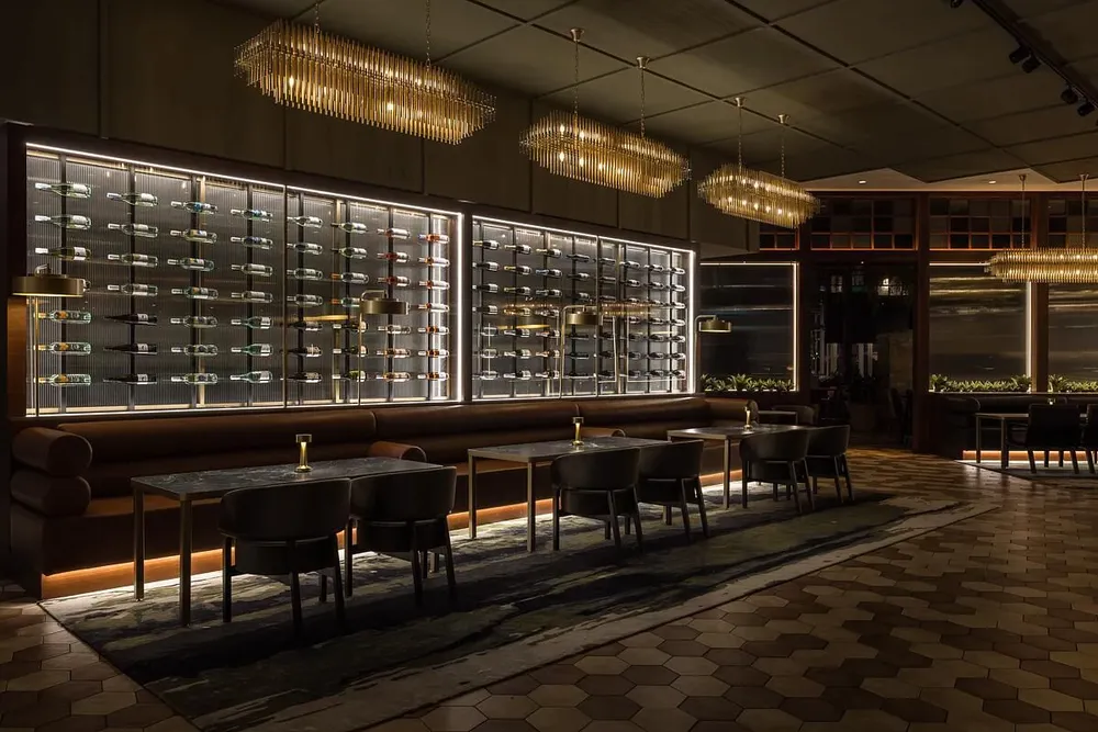 Cocktail lounge