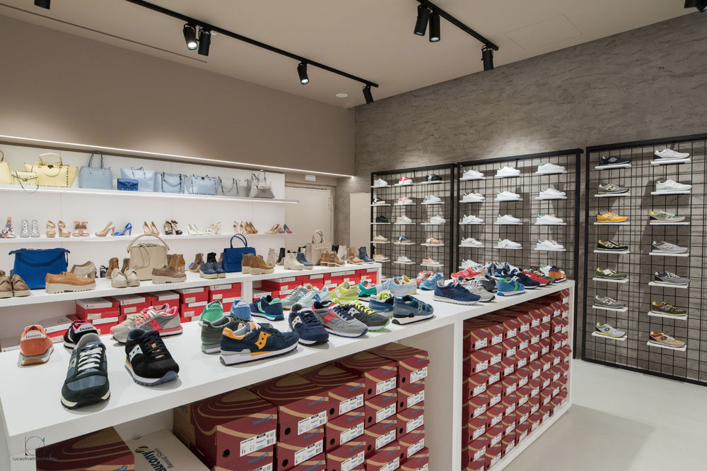 2018 年博纳科索品牌折扣店室内设计