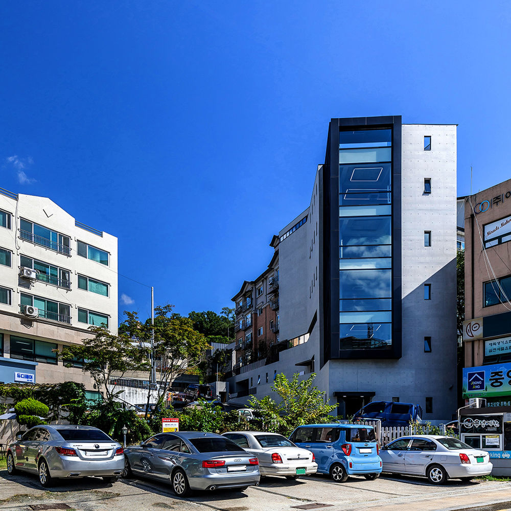 首尔市中心“半公共”小巷办公空间
