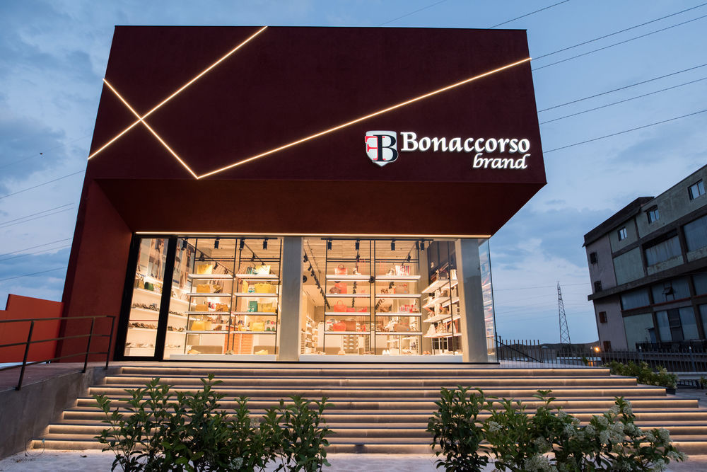 2018 年博纳科索品牌折扣店室内设计