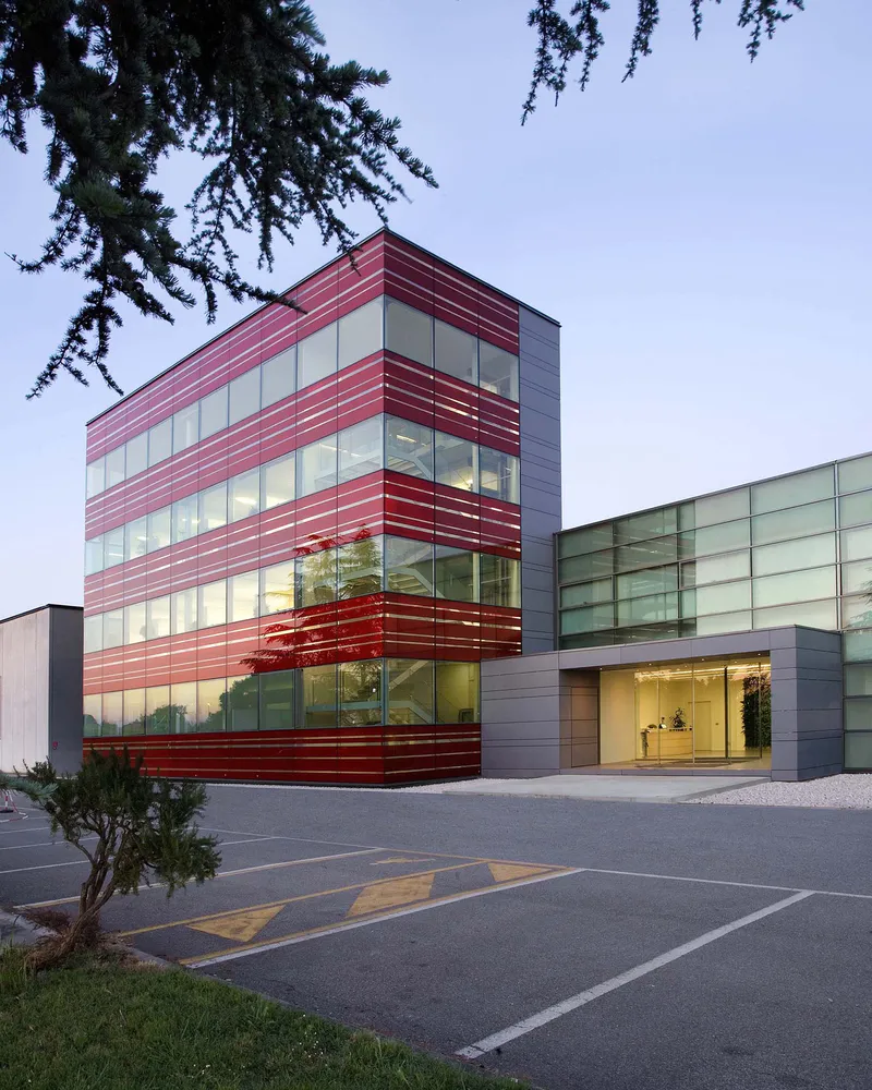 简约风格展现独特魅力——Madel Head Office 室内设计
