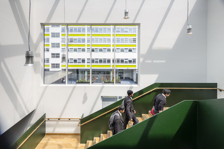 伦敦 Stepney Green College 校园改造 | 预算削减下的教育革新