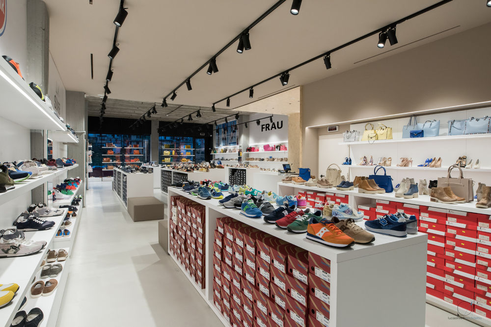 2018 年博纳科索品牌折扣店室内设计