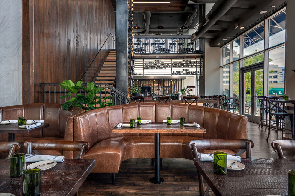 钟表匠建筑++ 设计丨 Louie’s Wine Dive Nashville 西餐厅丨沉浸式酒庄体验