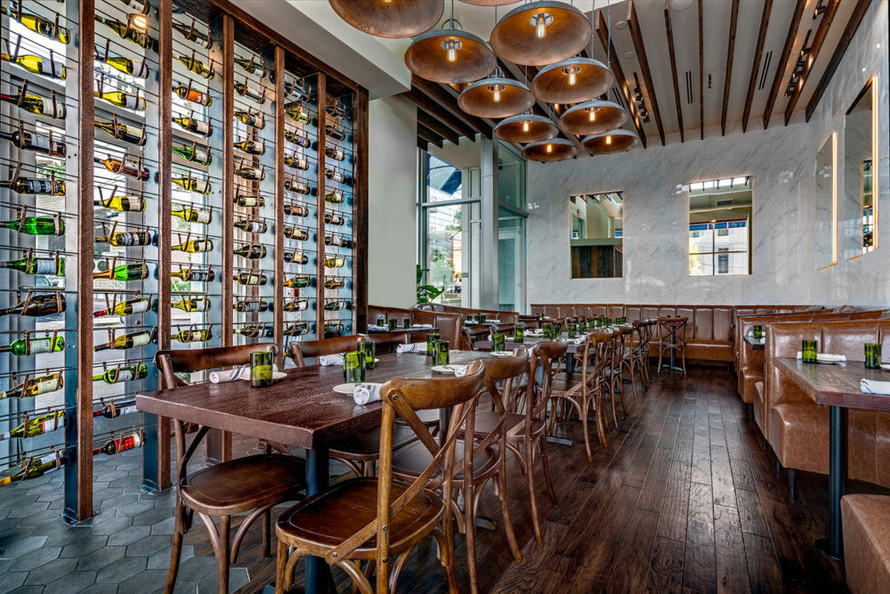 钟表匠建筑++ 设计丨 Louie’s Wine Dive Nashville 西餐厅丨沉浸式酒庄体验