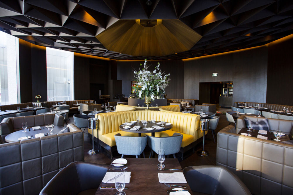 Toronto 知名餐厅 Arthur's Restaurant，gh3*设计铜制天花板吸睛